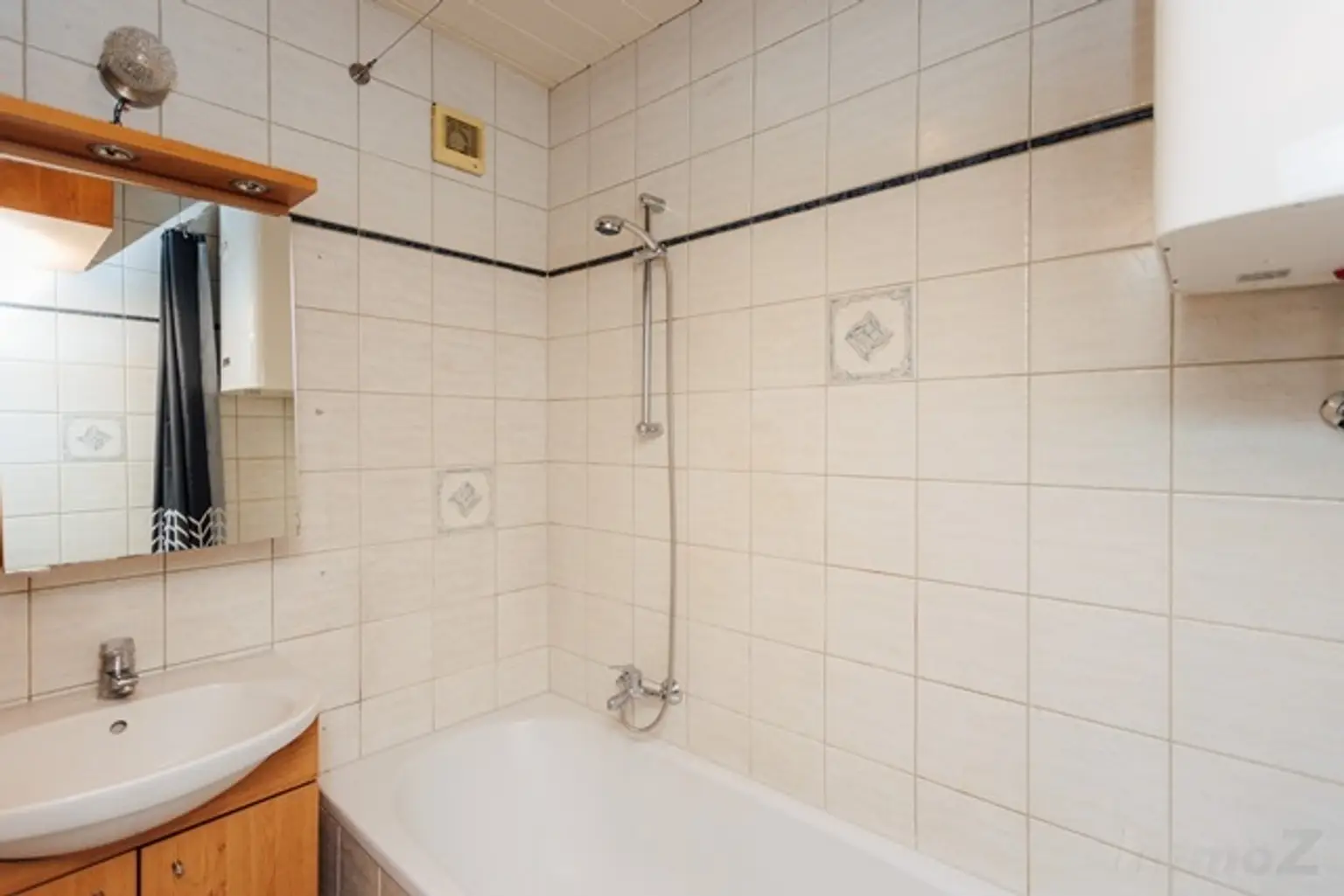 Bad mit Wanne