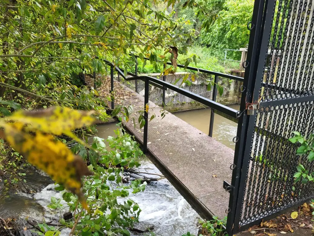HISTORISCHE MÜHLE MIT EIGENER STROMVERSORGUNG IN SÜDUNGARN