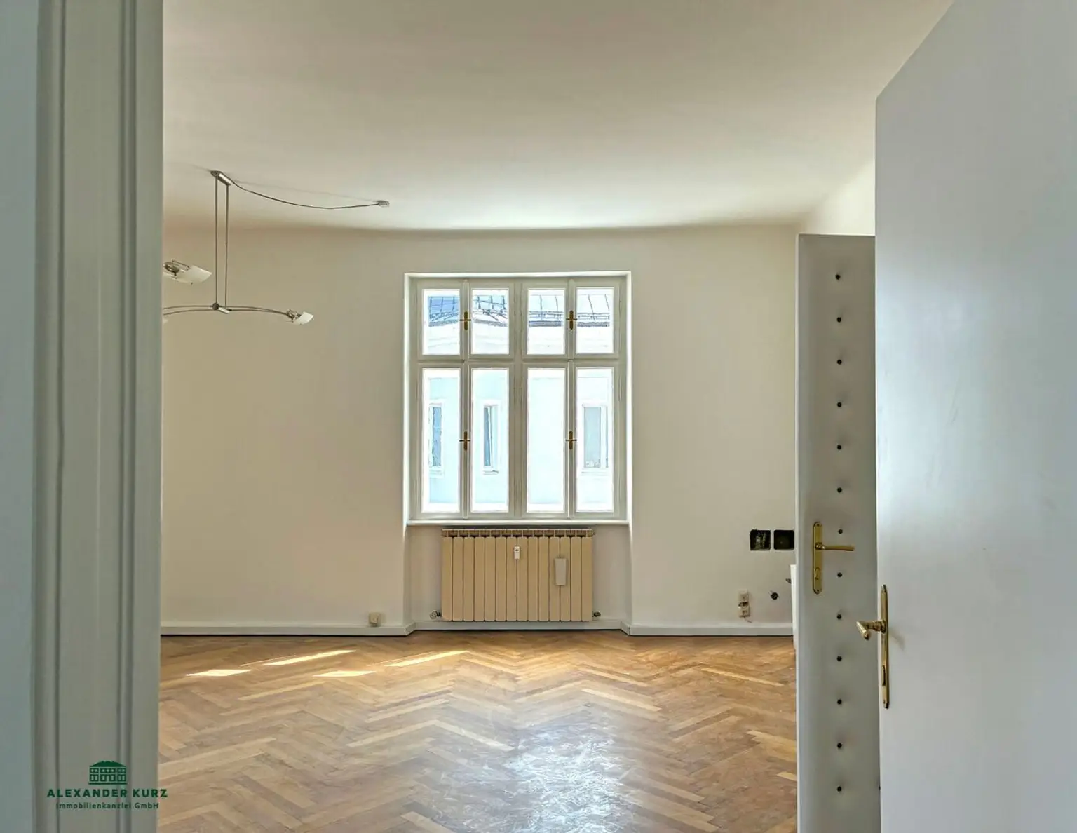 Büro mit Flair und Balkon im Adräviertel