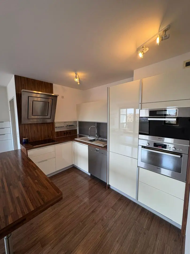 Geräumige 3-Zimmer Wohnung mit Loggia in zentraler Lage