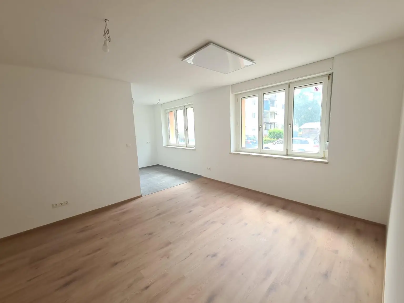 Anlegerhit - Komplett sanierte 2-Zimmer Wohnung mit Mieter