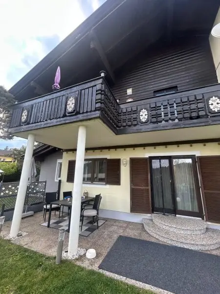 Eigennutzen oder Vermieten: Modernisiertes Zweifamilienhaus 195m² mit 6 Zimmern in verkehrsgünstiger Lage zur St Veiter Strasse , in Kärnten  € 419.000