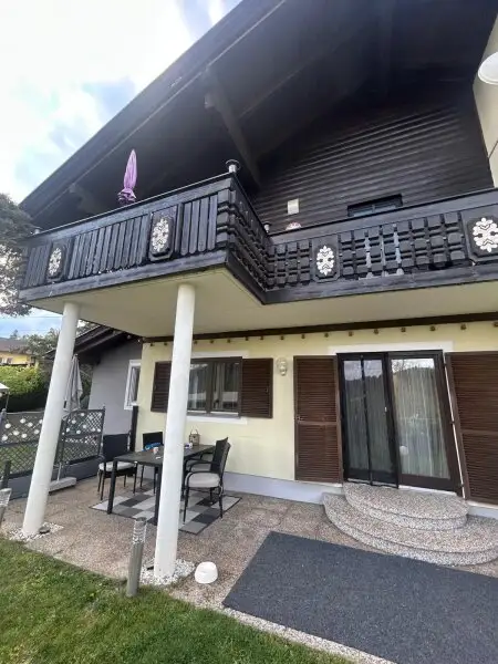 Eigennutzen oder Vermieten: Modernisiertes Zweifamilienhaus 195m² mit 6 Zimmern in verkehrsgünstiger Lage zur St Veiter Strasse , in Kärnten  € 419.000