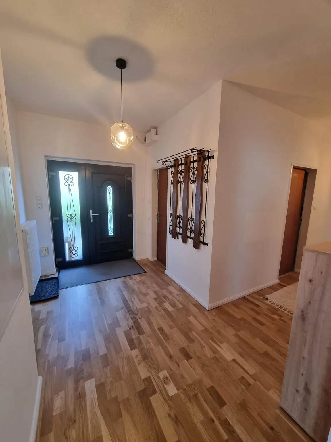 LIEBEVOLLER BUNGALOW MIT GEPFLEGTEM GARTEN IN TRAUMHAFTER RUHELAGE