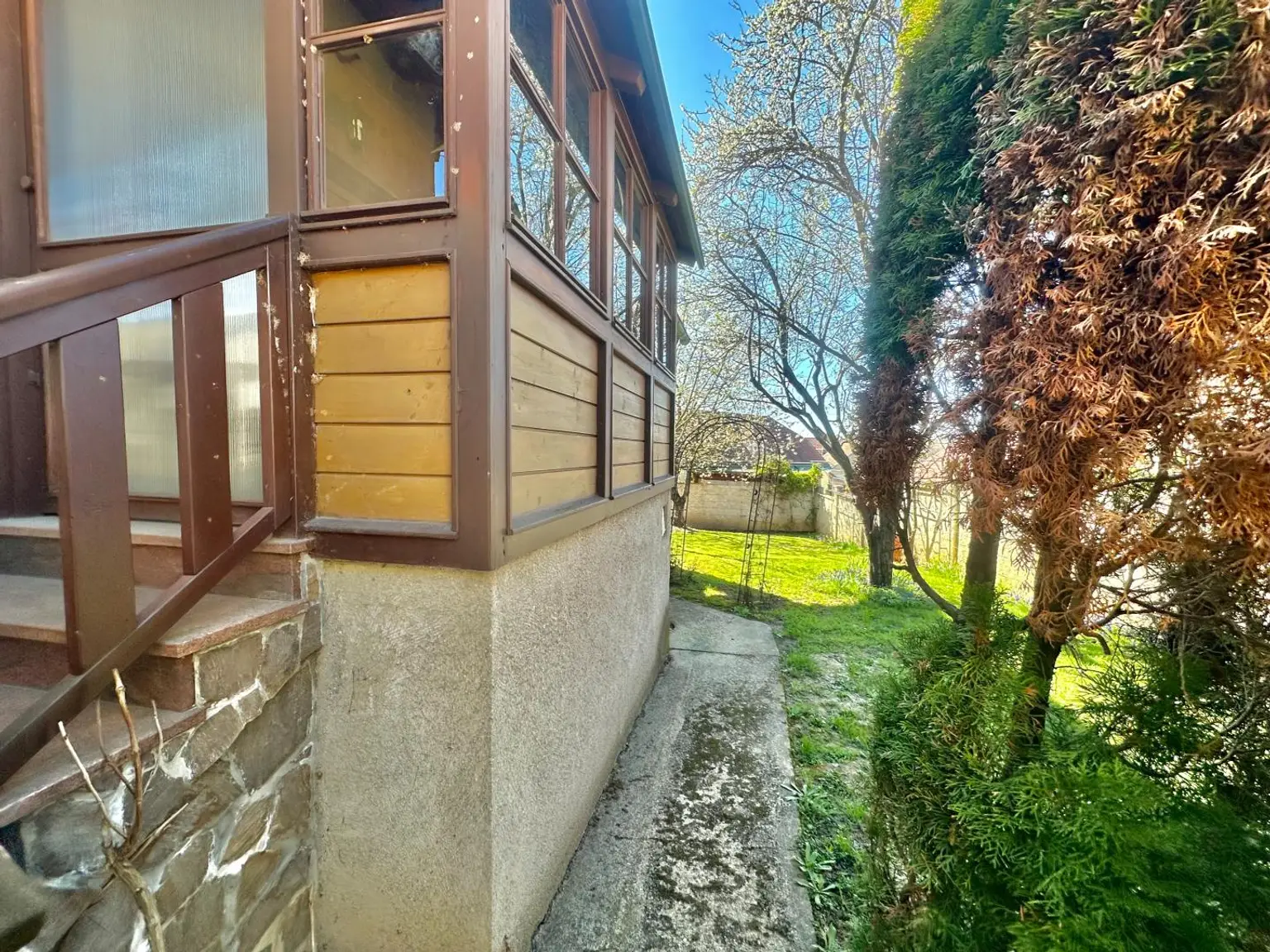 Zugang Garten vom Eingang