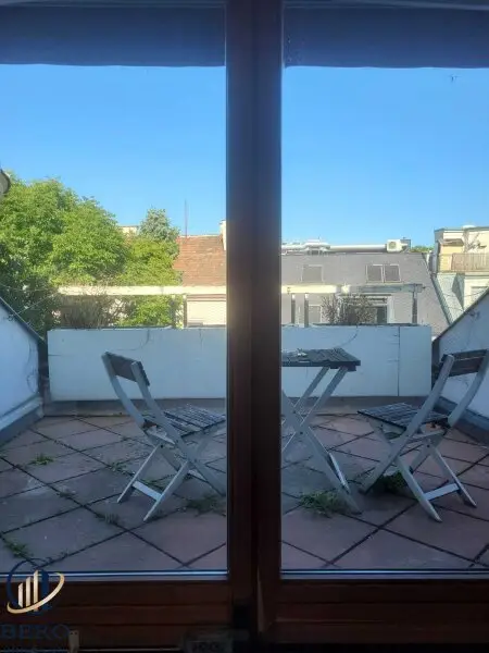 "Diese 5 Zimmer-Altbauwohnung mit sonniger Terrasse wartet genau auf SIE"
