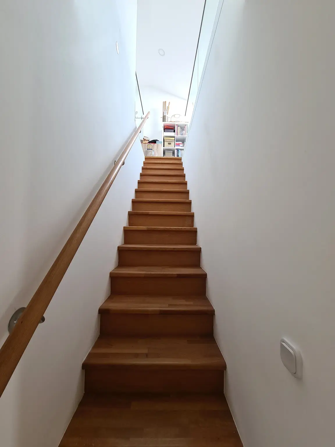 Exklusives Wohnen am Rosarium in Baden bei Wien – Lichtdurchflutete Dachgeschoss-Maisonette