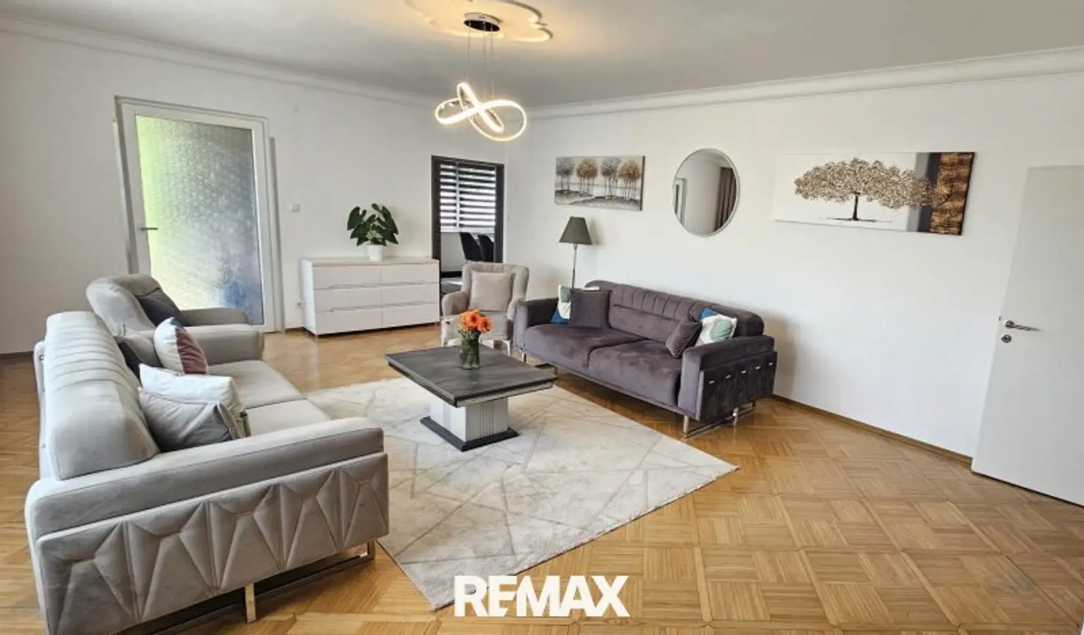 Wohnzimmer 2. Ansicht  39,2m²