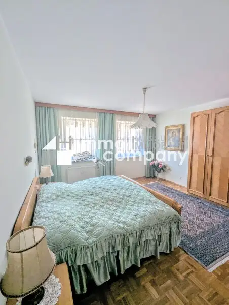 Wohnen am Mattsee: Stilvolle 4-Zimmer-Wohnung mit Balkon und Tiefgarage!