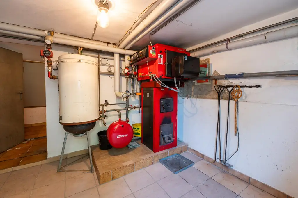 Einfamilienhaus mit großem Grundstück in sonniger Ruhelage