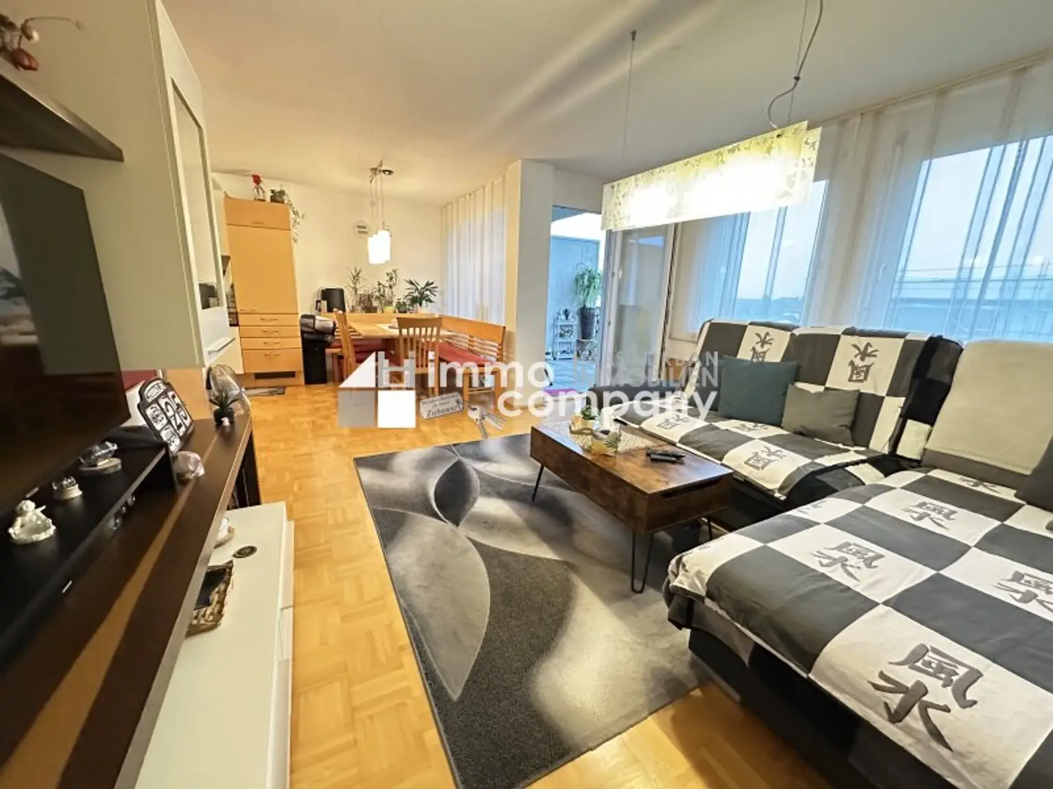 Sehr gutes Preis-Leistungs-Angebot, Wohngefühl wie in einem Haus auf 2 Etagen, in Frastanz, inklusive ZWEI Tiefgaragen-Plätze, VERHANDLUNGSBASIS € 375.000,--.