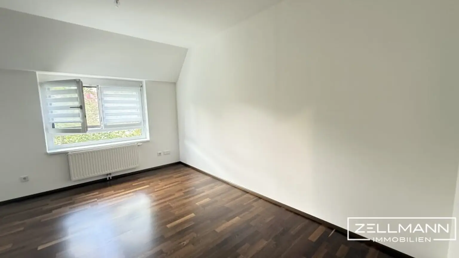 „Ein Ort zum Aufatmen – Lichtdurchflutete Dachterrassen-Maisonette mit Stil“ | ZELLMANN IMMOBILIEN