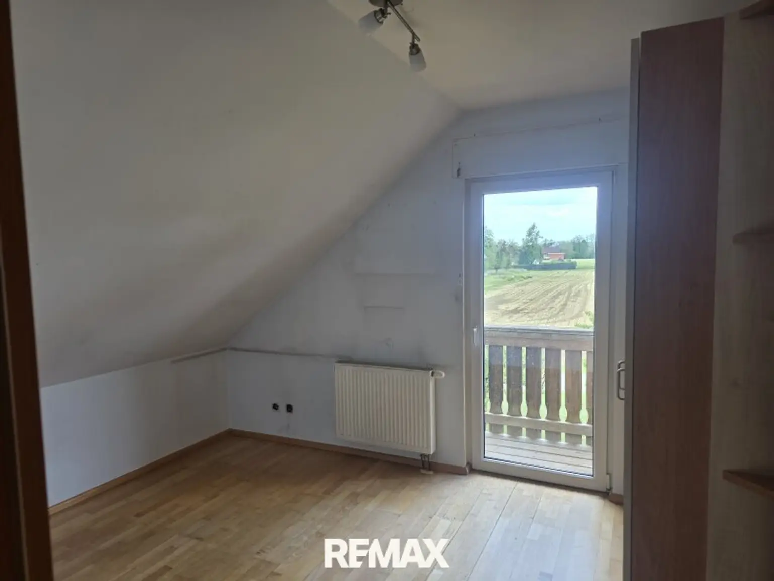 Zimmer 3, OG