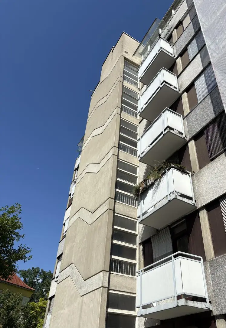 WG-geeignet, Top Lage: 3-Zimmer-Maisonette mit SW-Balkon - im 2.OG mit Lift