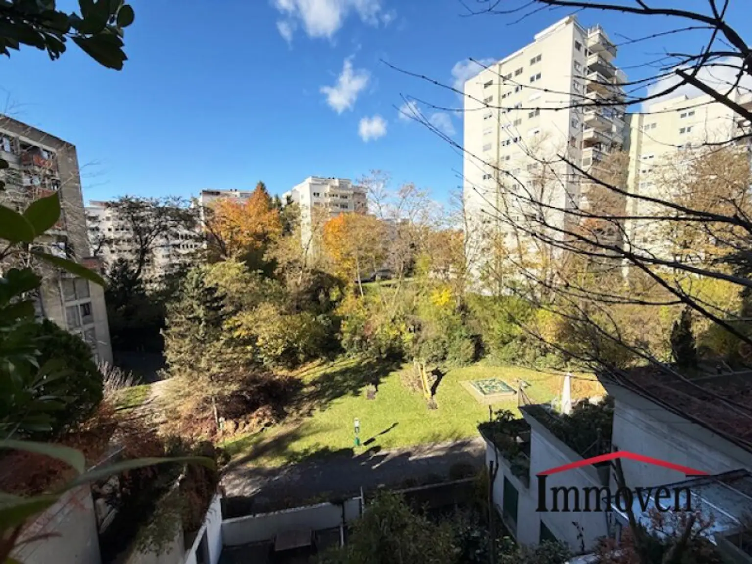 International bekannte Ikone der Wohnbauarchitektur - Wohnen in der Grazer-St. Peter Terrassenhaussiedlung! 4-Zimmerwohnung mit Garage!