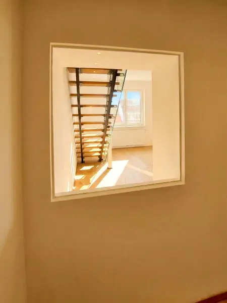 Blick vom Vorraum ins Wohnzimmer