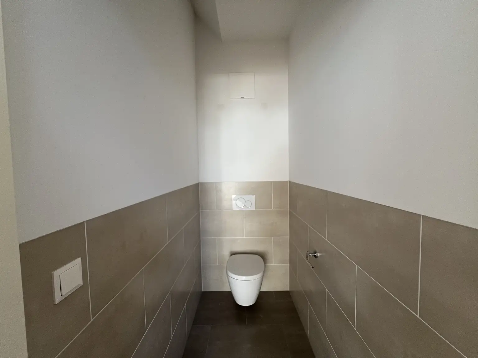 UNBEFRISTET: Attraktive, klimatisierte Dachgeschoss-Wohnung mit Balkonen und Dachterrasse und einmaligem Blick über Dächer Wiens