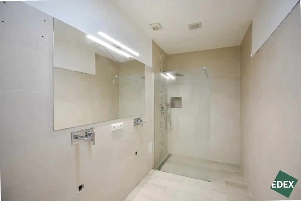 Charmante 5-Zimmer-Altbauwohnung nahe dem Schubertpark