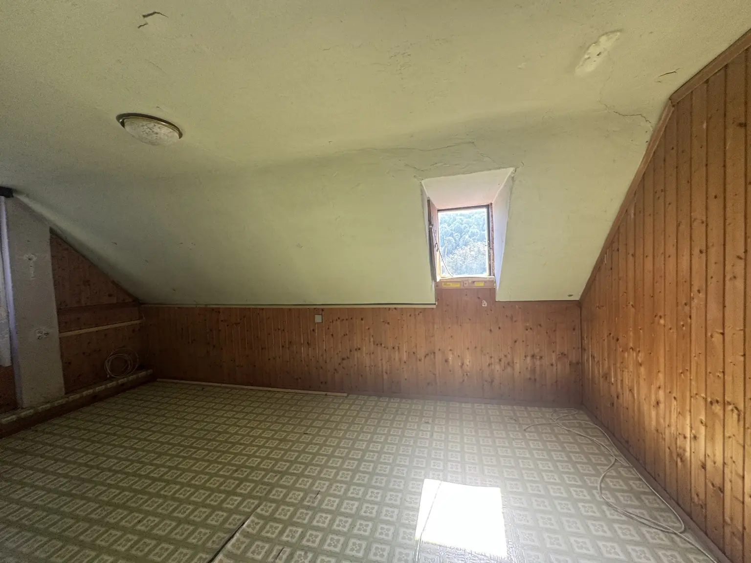 Zimmer im DG nur über die Wendeltreppe erreichbar und wurde nicht zur Wohnnutzfläche hinzugezählt