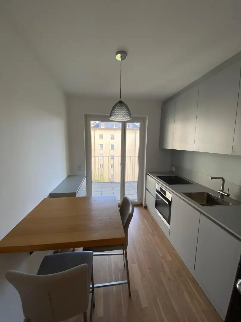 Moderne Neubauwohnung im Zentrum – mit Loggia u. Lift ! TIEFGARAGENPLATZ und KONTROLLIERTE WOHNRAUMBELÜFTUNG