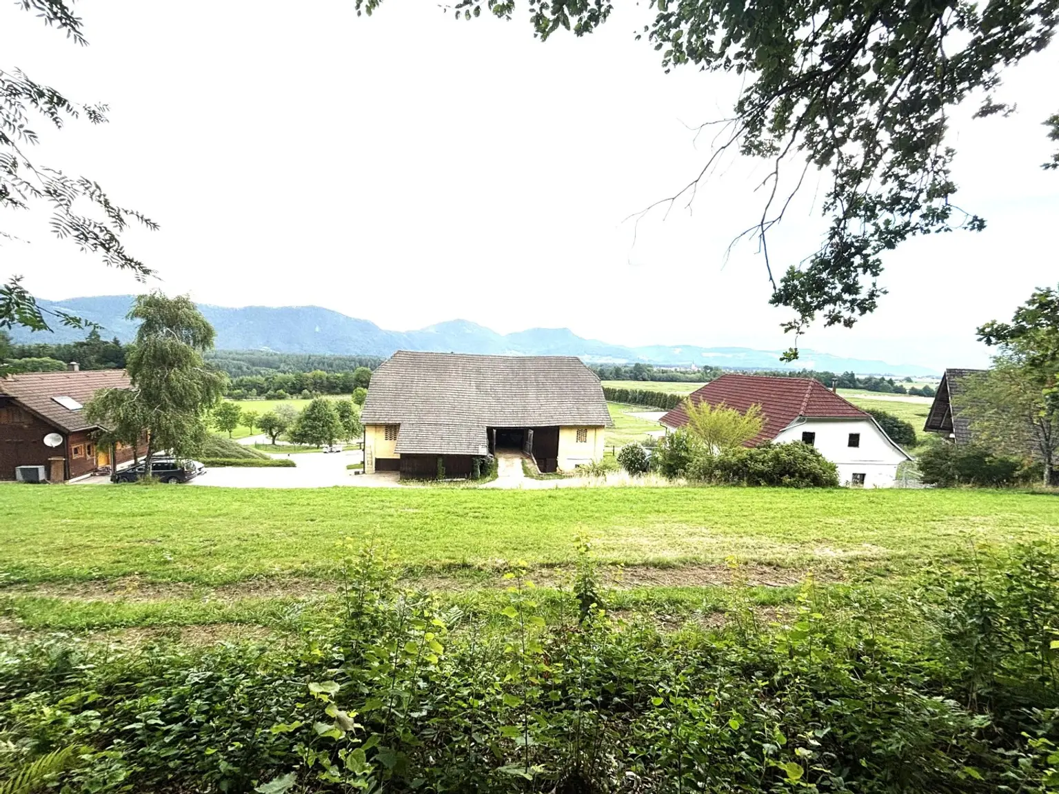 KLEINLANDWIRTSCHAFTLICHES JUWEL! CA.10 HEKTAR WALD! WIESEN! BETRIEBSFLÄCHEN!