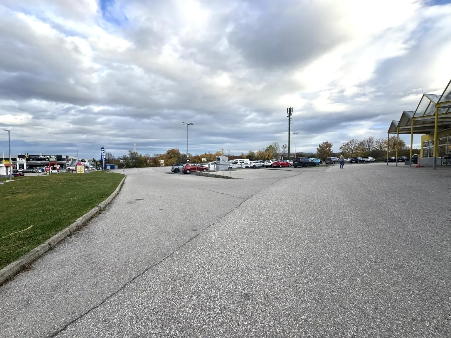 Hochfrequentierte Gewerbeimmobilie-ehemalige Forstinger-Filiale in Top-Lage