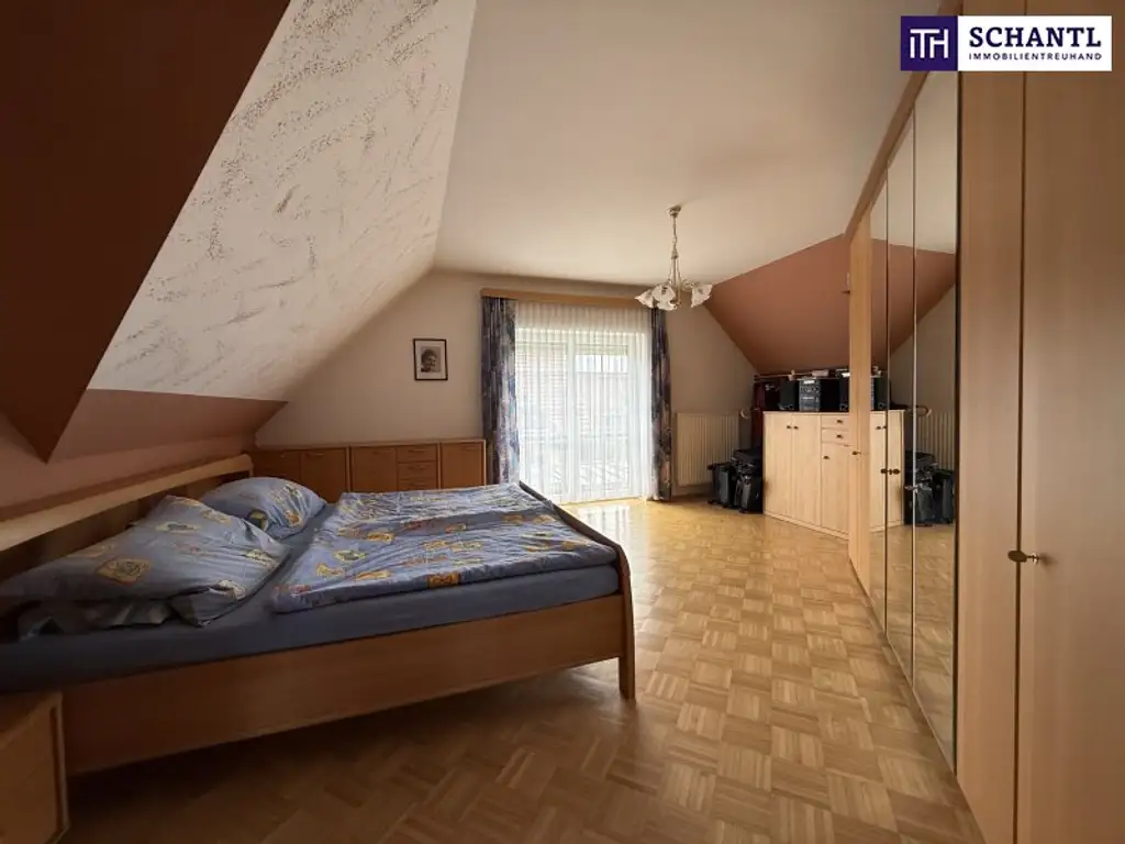 SONNENLAGE - Neuwertiges ca. 160m2 großes Traumhaus mit idyllischem Garten + Terrasse, 2 Garagen & Top-Ausstattung in Ruhelage