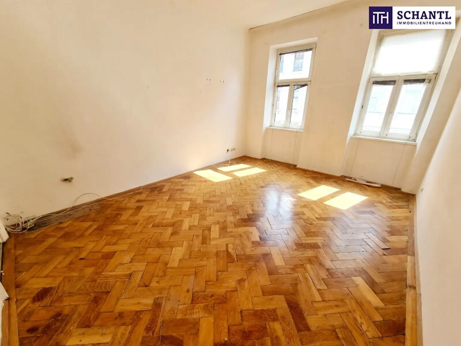 Das Haus trägt Smoking, die Wohnung wartet noch auf ihr Kleid! Renovierungsbedürftige Altbauwohnung mit toller Raumaufteilung + Traumhaft schönes Haus + Perfekte Infrastruktur und Anbindung! Jetzt zugreifen!