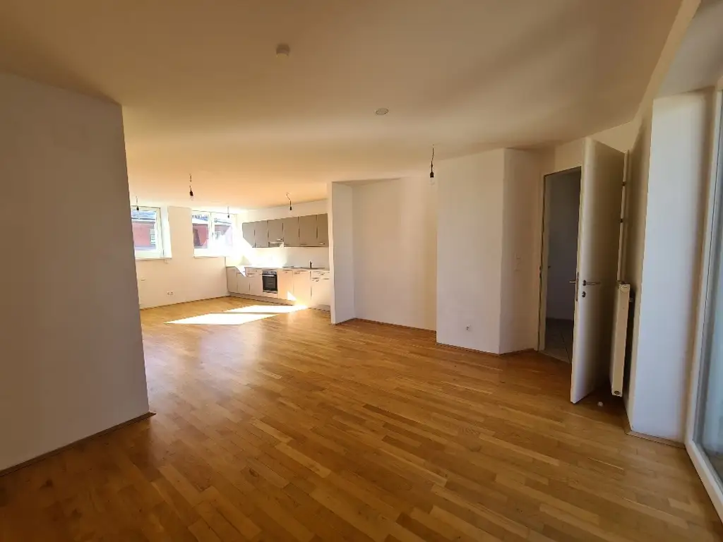 Herrliche Dachgeschosswohnung mit großer Terrasse - 
Nähe Krottenbachstraße!