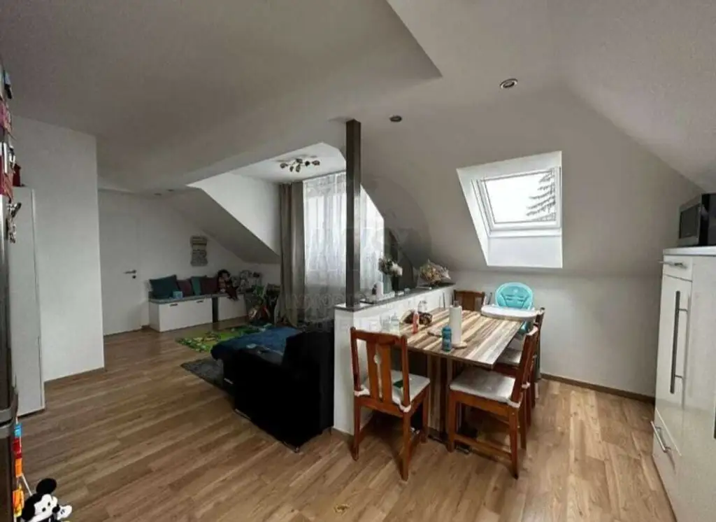 Attraktives Zinshaus in Wels: Modernisiert, 256m², Garten, Garage & 7 Stellplätze!