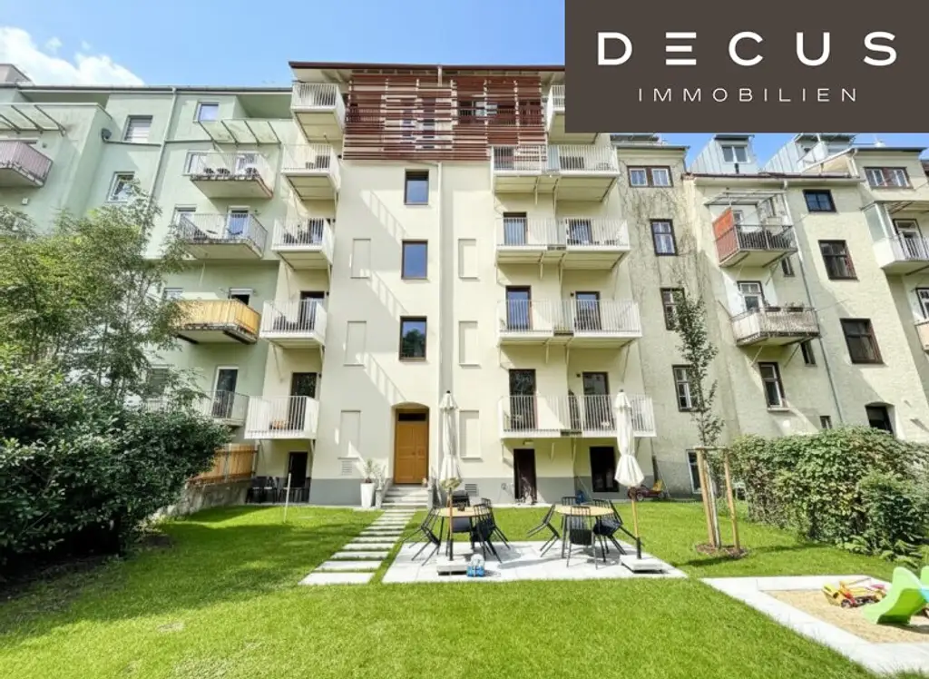 | EXKLUSIVE & LICHTDURCHFLUTETE DACHGESCHOSS - MAISONETTE - WOHNUNG MIT BLICK AUF DEN SCHLOSSBERG | PRIVATER LIFTZUGANG | 2 TERRASSEN | TOP LAGE