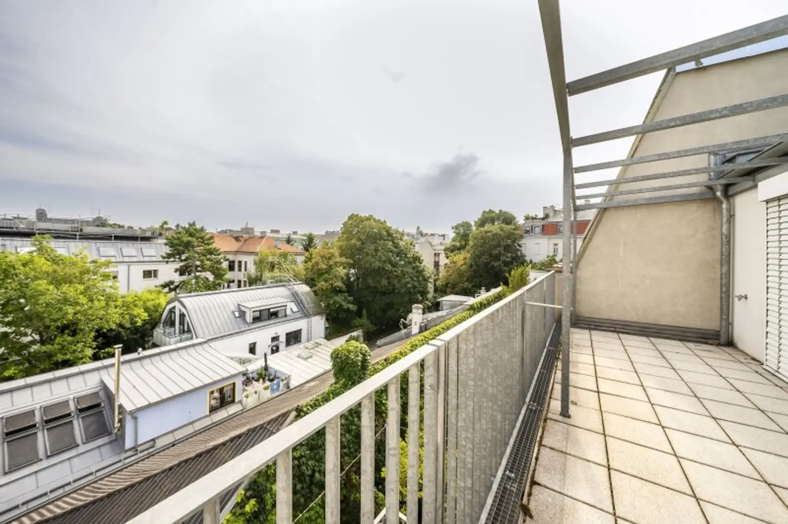 SAARPARK - AUSBLICK** Dachgeschosswohnung mit Innenhofterrasse **