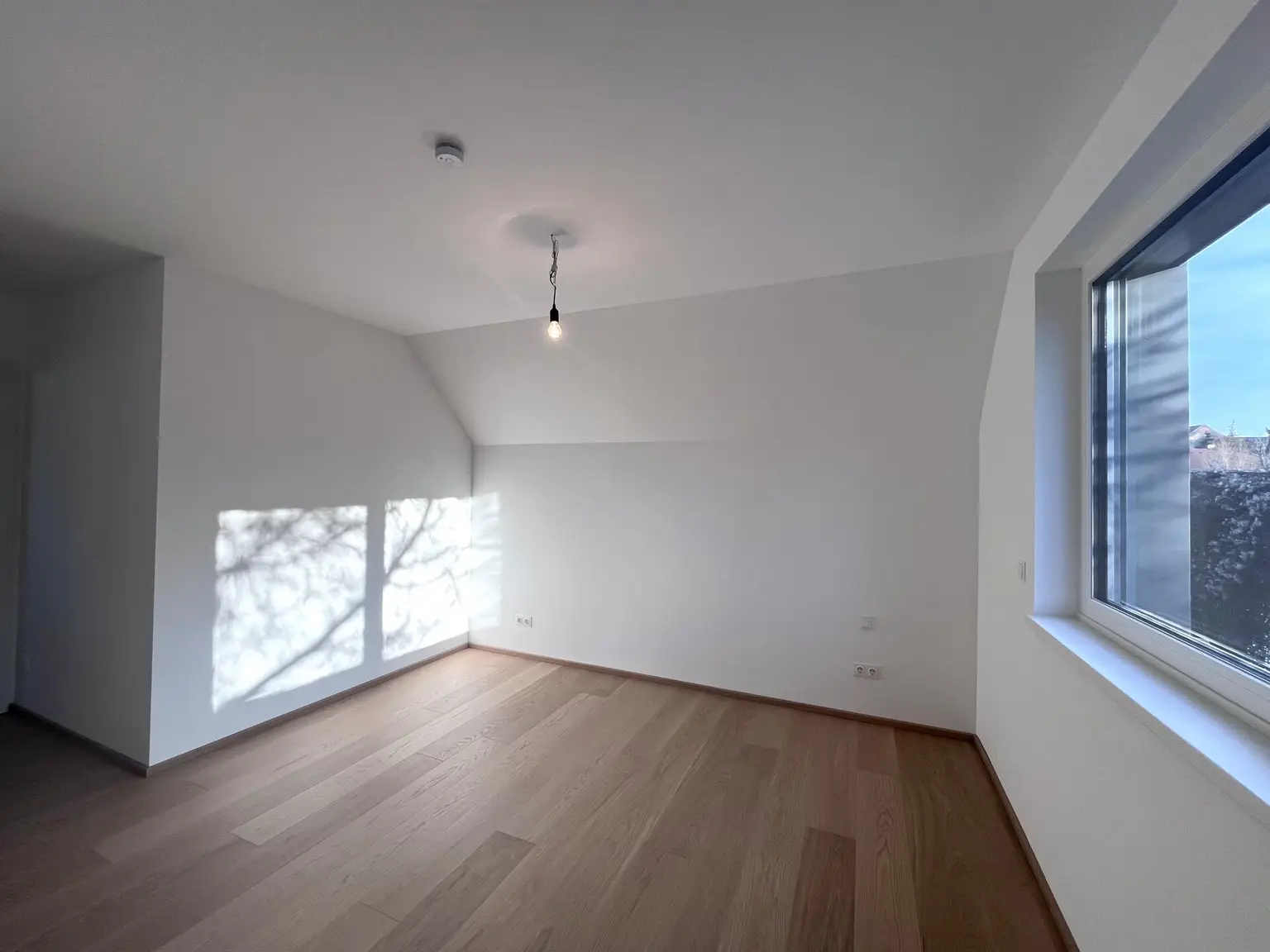 Erstbezug !!! Traumhafte Doppelhaushälfte -  mit 5 Zimmern, Garten, Wohnkeller und Stellplätzen!