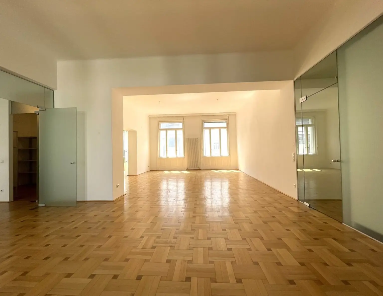 Stilvolle 6-Zimmer Wohnung mit Altbau-Flair, in bester Lage zu mieten!