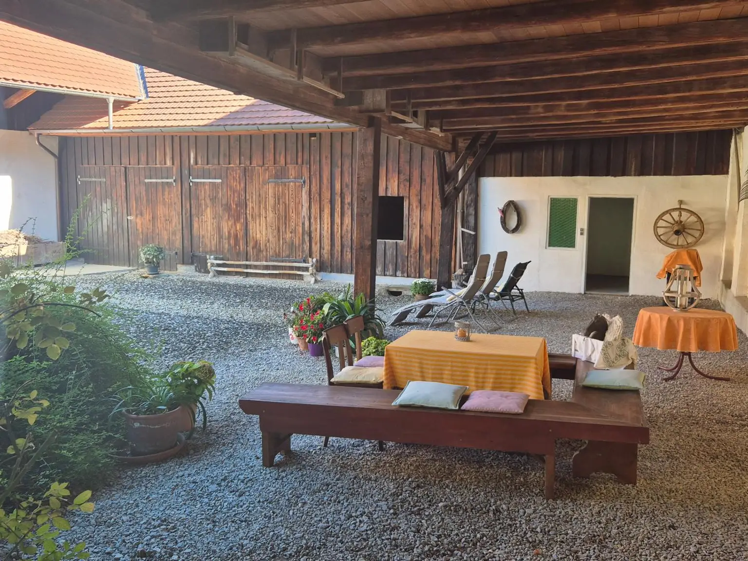 Wunderschöner Dreikanthof in Ruhelage mit Reithalle