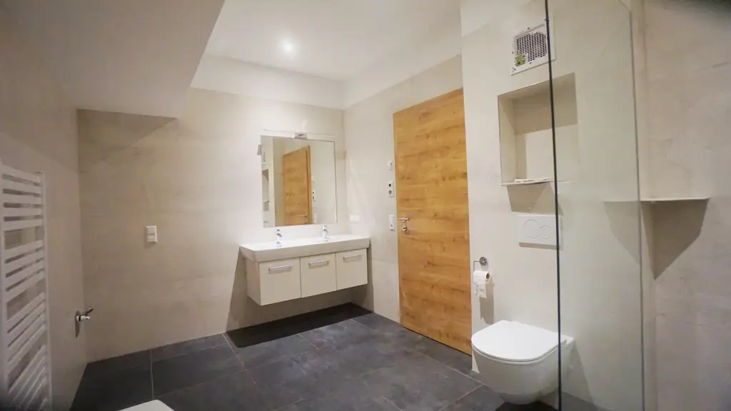 Moblierte, exklusive, lichtdurchflutete 4 Zimmer Wohnung / Kurzzeitmiete möglich