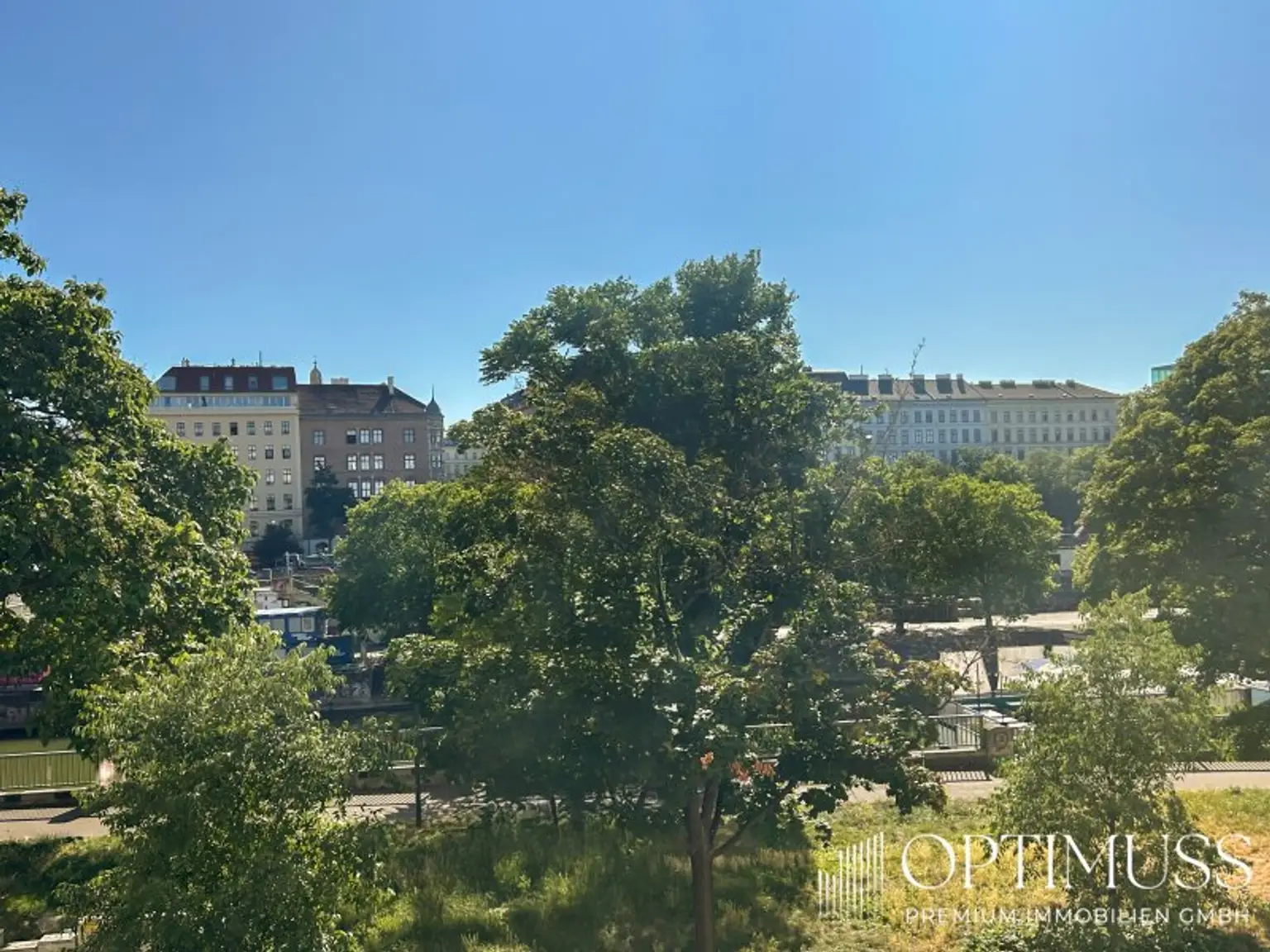 Lichtdurchflutete 2,5 Zimmer Wohnung in Topp Lage mit grosser Loggia und Grünblick auf Donaukanal!