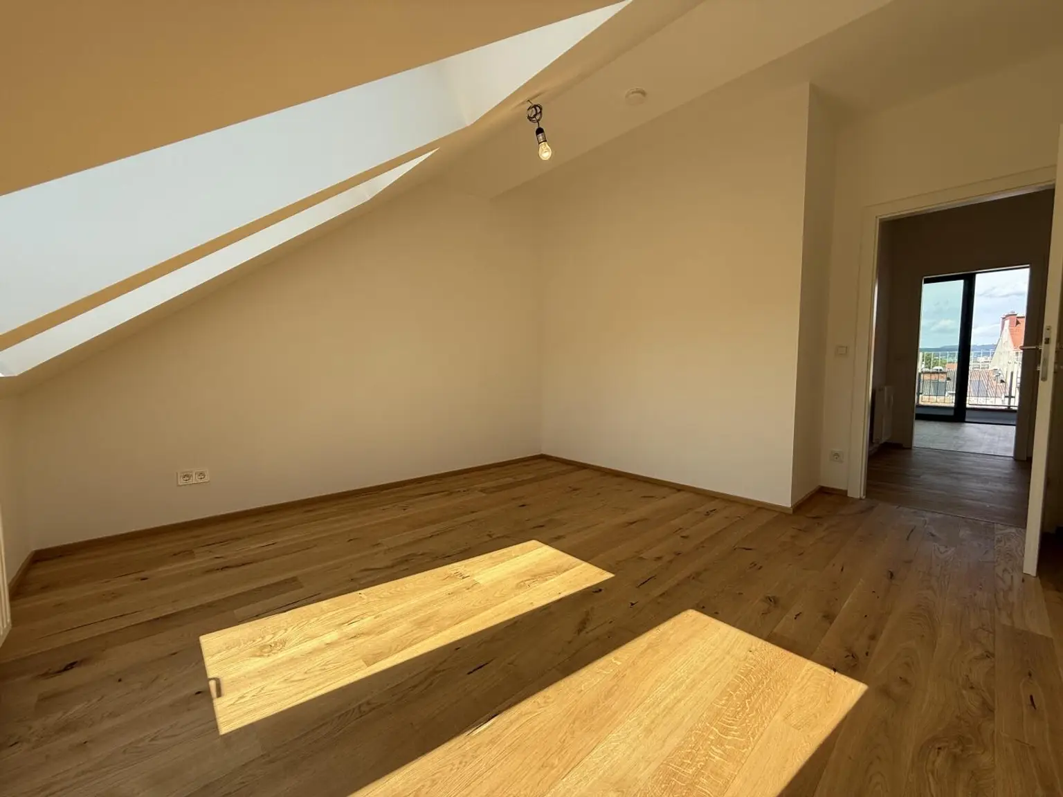Erstbezug: Moderne Dachgeschosswohnung mit Balkon und Lift in begehrter Lage nahe dem Lendplatz K6/11