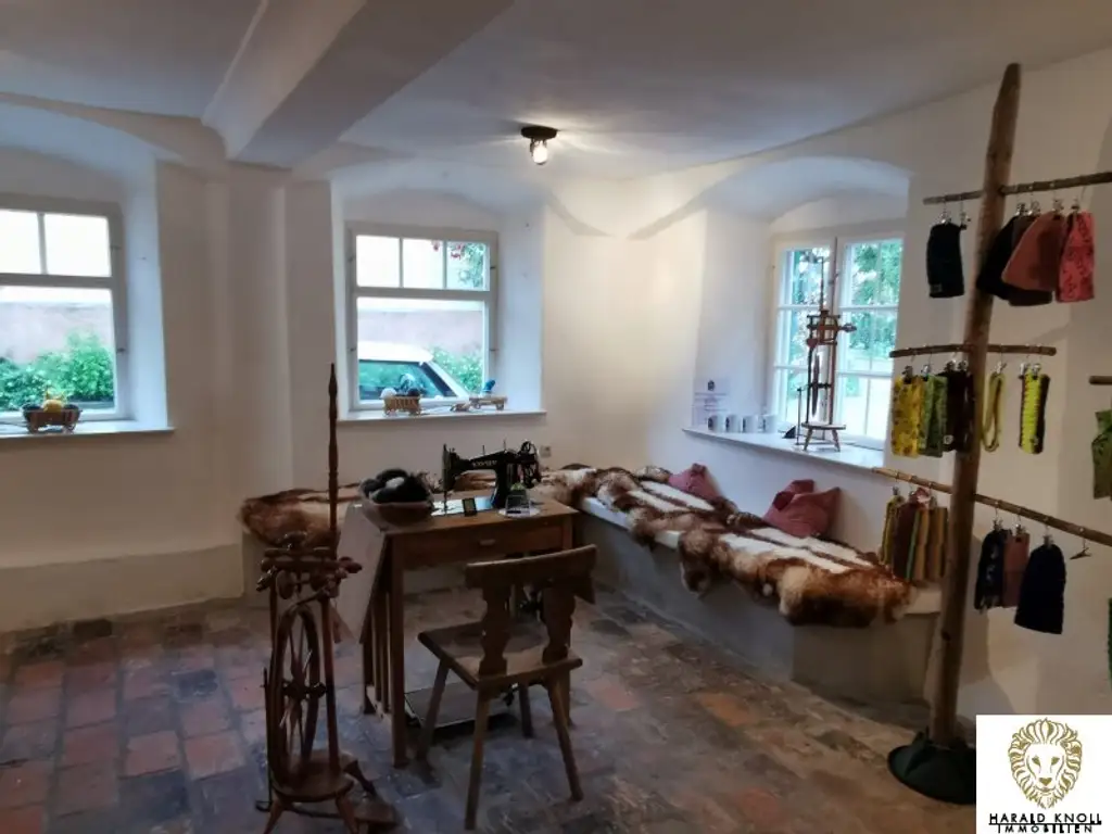 NEU! Reduzierter Preis! Historisches Haus mit zusätzlichen Geschäfts- Büroflächen  aus dem Jahre 1577 am Marktplatz