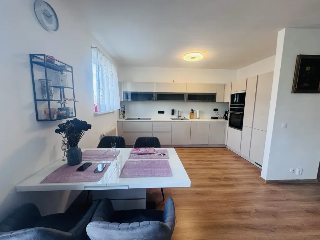 Großzügige, helle 2-Zimmer-Wohnung in Grünruhelage nahe Türkenschanzpark