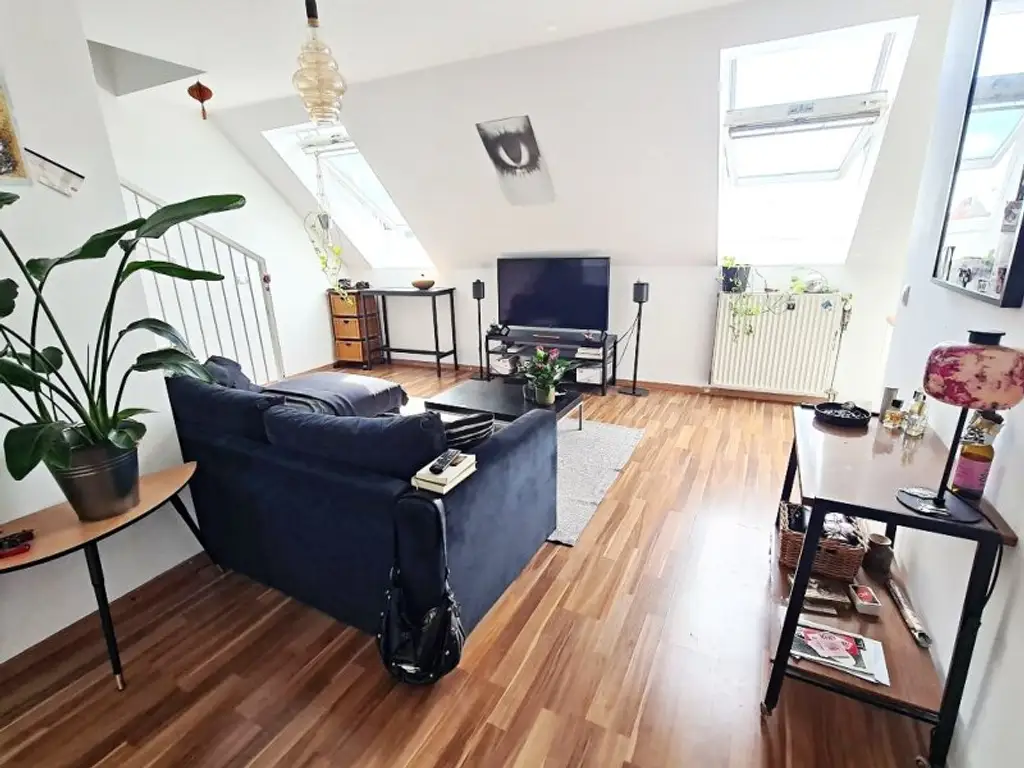 DACHGESCHOSS, U3-NÄHE, 55 m2 Maisonette, 2 Zimmer, Kochnische, Duschbad, Fernblick, Meiselstraße