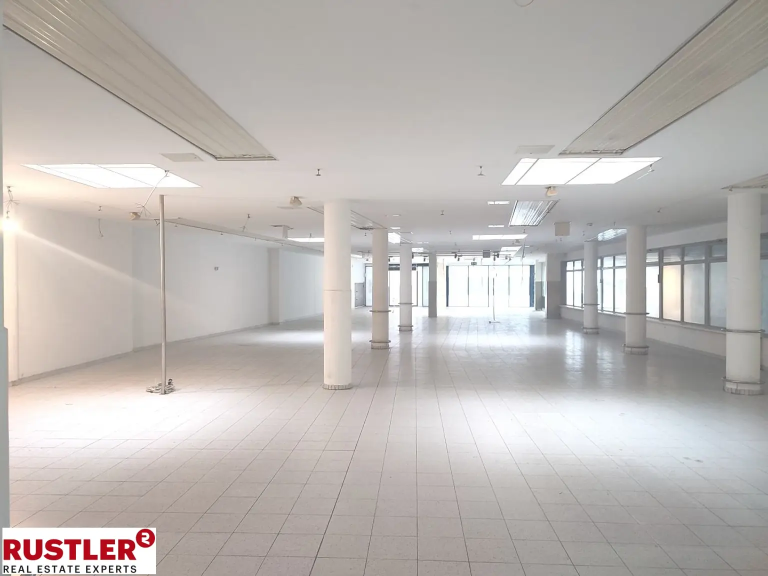 Verkaufsfläche Neben