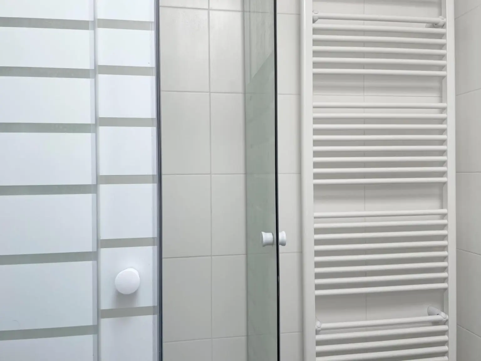 Modern sanierte Dachgeschosswohnung mit hochwertiger Klimaanlage