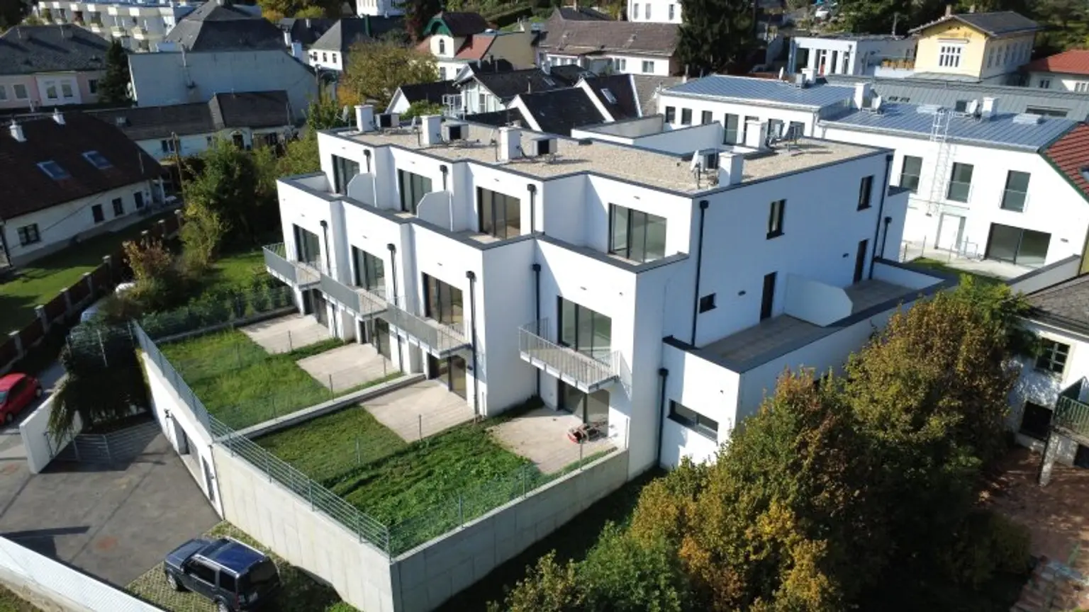 LEBENSQUALITÄT MIT AUSSICHT - EXKLUSIVES TOWNHAUS AUF EIGENGRUND IN WEIDLING – NATURNAHES WOHNEN MIT STIL