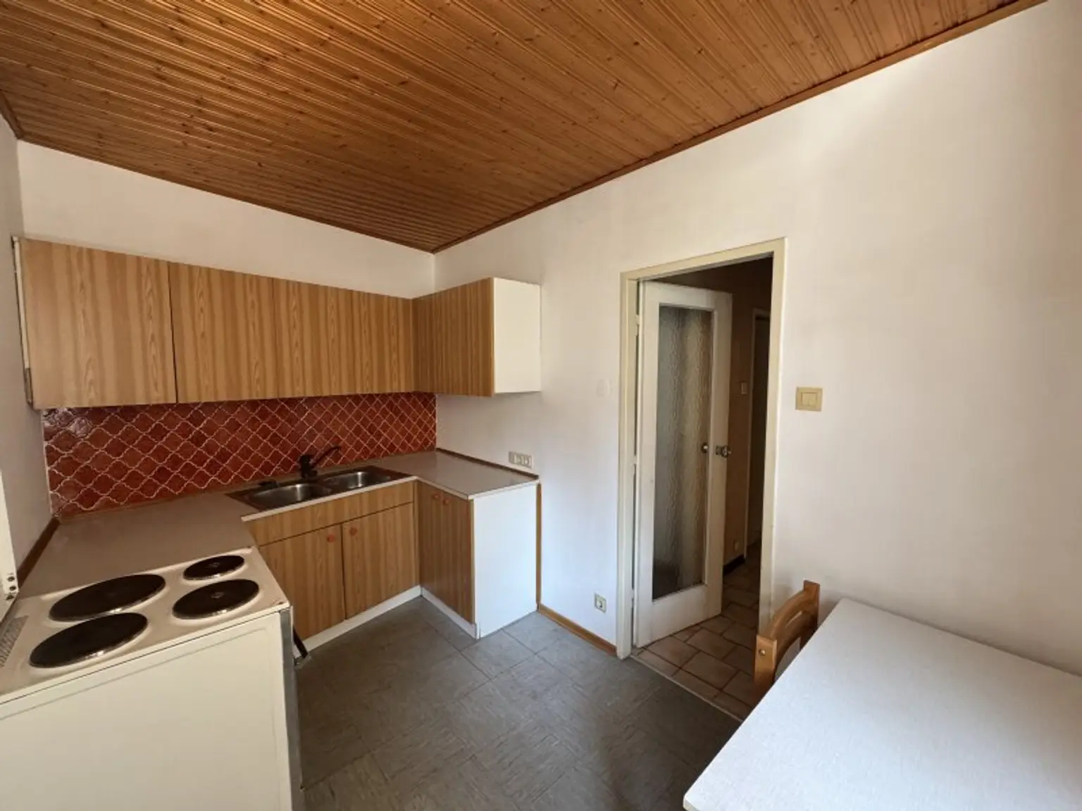 *Sanierungsbedürftiger Singlehit in Ruhelage mit Loggia bei U6 Dresdner Straße* Ab sofort verfügbar*