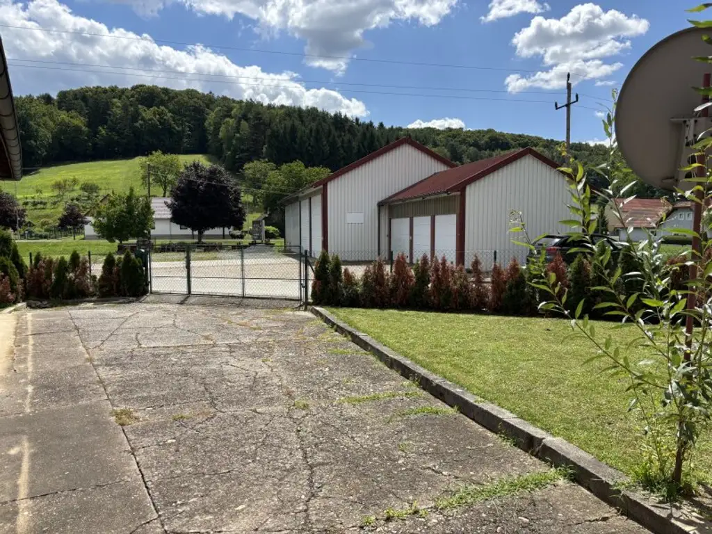 ** GARTENTAGE ** ren.bed. Landhaus mit bezauberndem Grundstück !! Ca. 7.200m 2 Wald inklusive !!