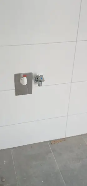 NEUBAU - ERSTBEZUG - Top 2 - Wunderschöne 2 Zimmerwohnung mit kleinem Garten, Terrasse und einem eigenen Tiefgaragenplatz