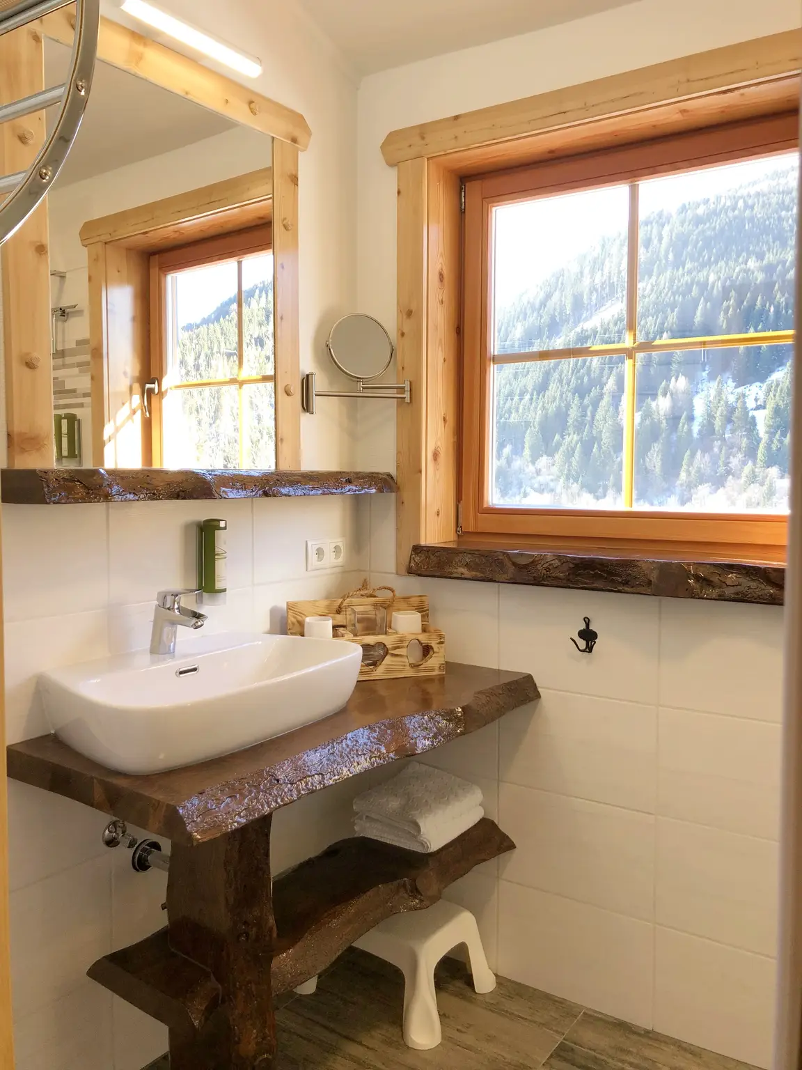 CHALET FÜR 7 – 8 PERSONEN IN KÄRNTEN MIT UNVERBUNDENER AUSSICHT In der Nähe der Ski- und Wandergebiete Bad Kleinkirchheim & Turracher Höhe!
