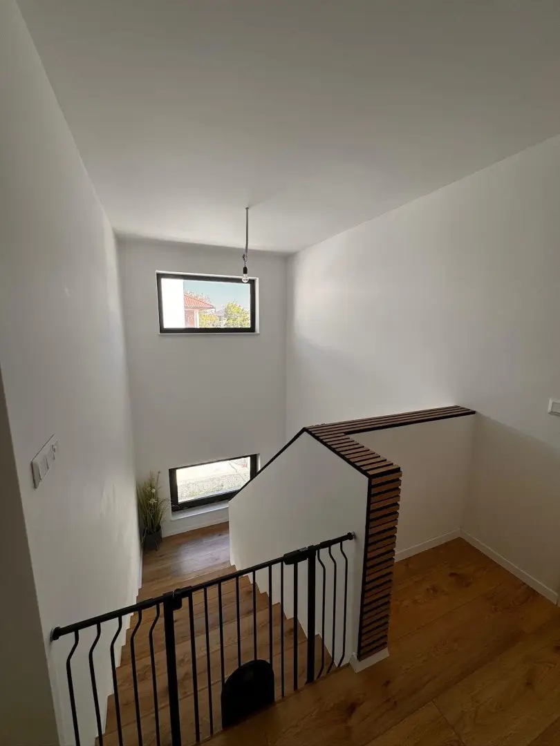Neuwertiges Wohnhaus in ruhiger Lage