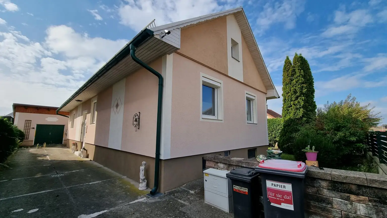 Gepflegtes Einfamilienhaus mit Pool und Garten in St. Georgen